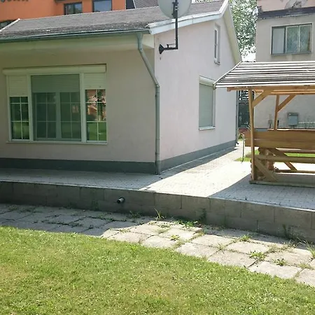 公寓 Apartman Karolina 帕廷斯